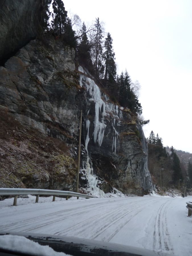 Eiszapfen am Berg